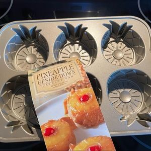 Williams-Sonoma Pineapple Upside-Down Cakelet Pan